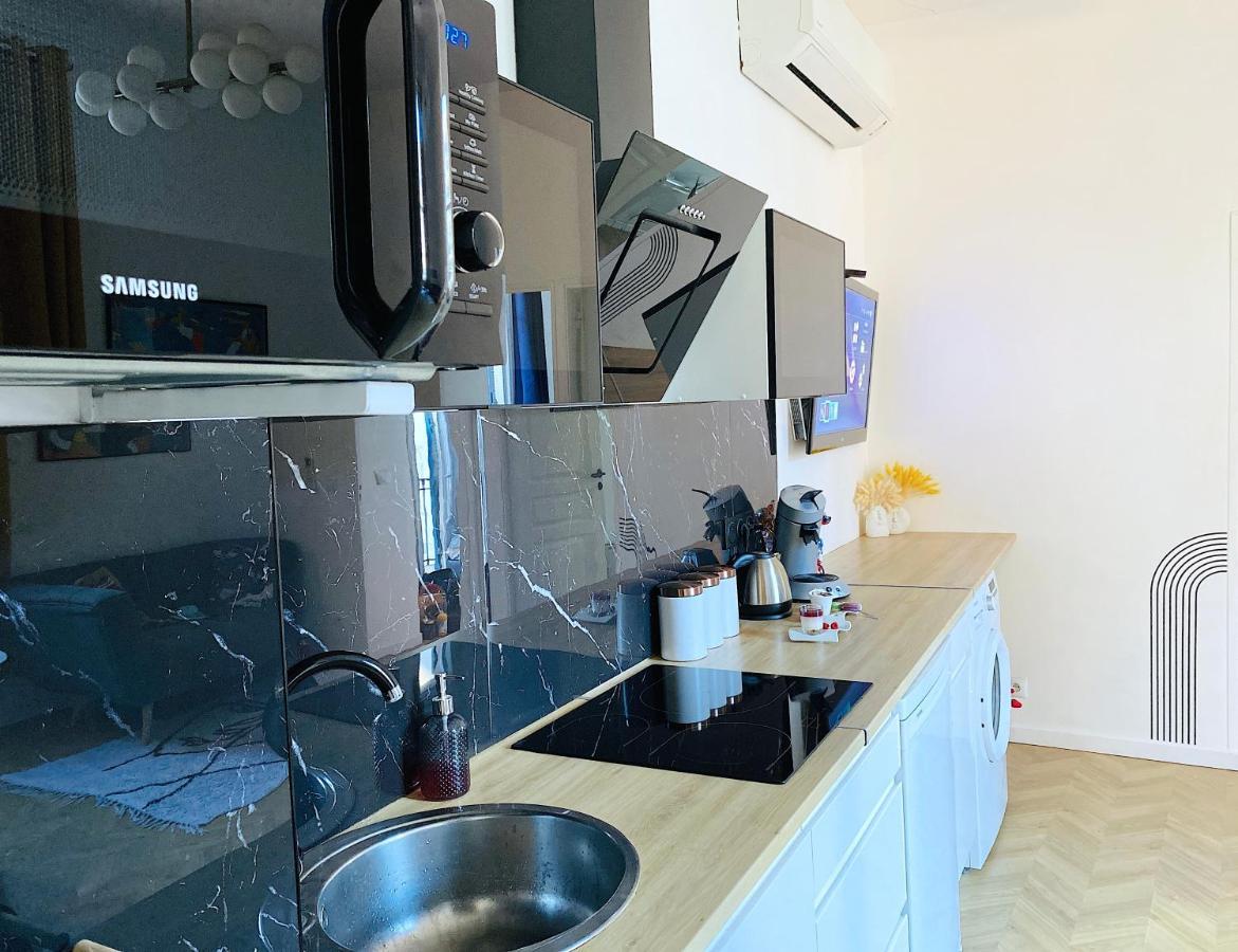 Sea - 2 Bedroom - Kitchen - Wifi - Tramway - Air Conditioner Nice Exterior photo